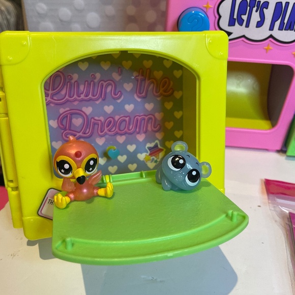 Barbie Extra 🕶️👜Surprise Fashion Playset & doll - Picture 7 of 16